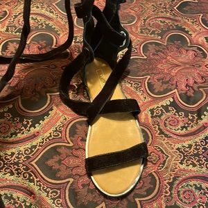 Size 10 women tie up leg Sandler